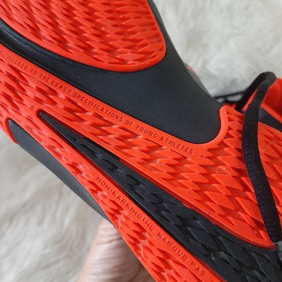 Nike Kid's Youth Black and Orange Training Shoes Siz Y6 - Picture 3 of 8